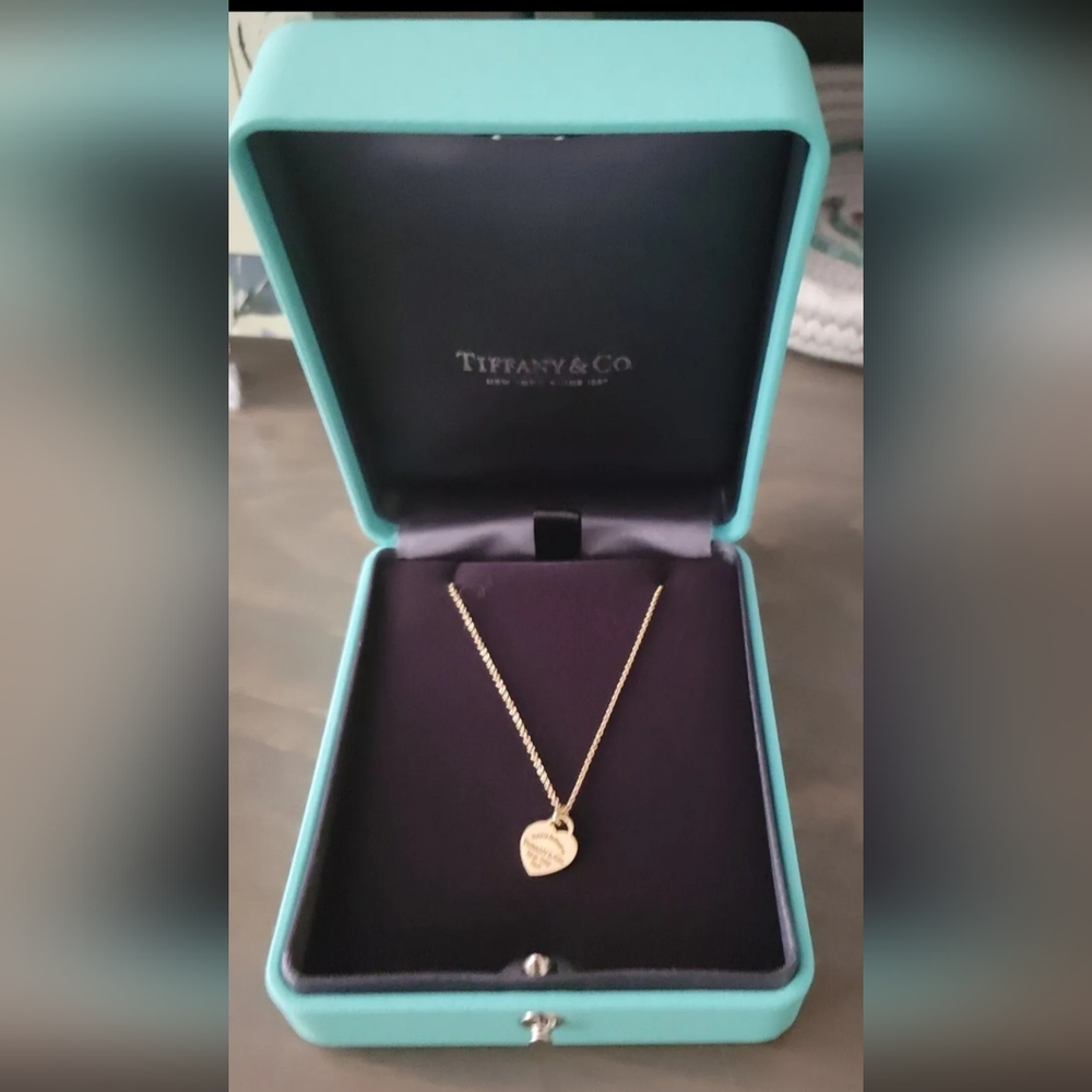 Tiffany and Co 18 K gold necklace please return to tiffany